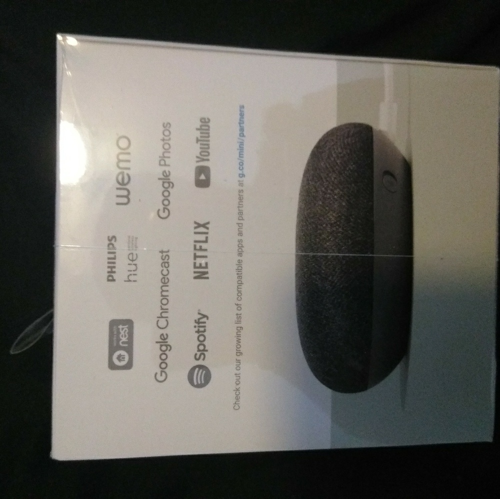 Google Home Mini - Picture 2 of 7